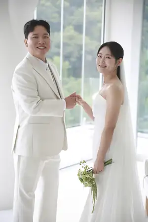 신랑 이상윤과 신부 김민지의 웨딩 사진 12